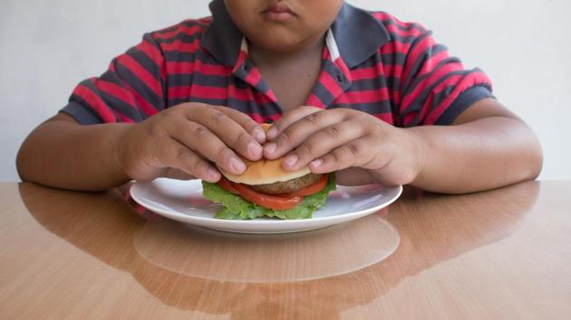 Trêu chọc trẻ em về cân nạng của chúng sẽ có ảnh hưởng xấu đến tâm lí của trẻ