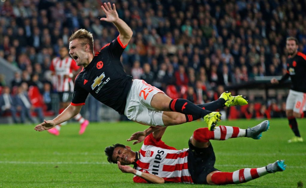 Luke Shaw từng dính phải chấn thương khiến cả thế giới bàng hoàng