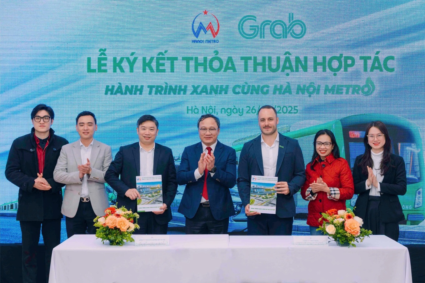 lễ ký kết thỏa thuận hợp tác phát triển đường sắt Hà Nội của Grab