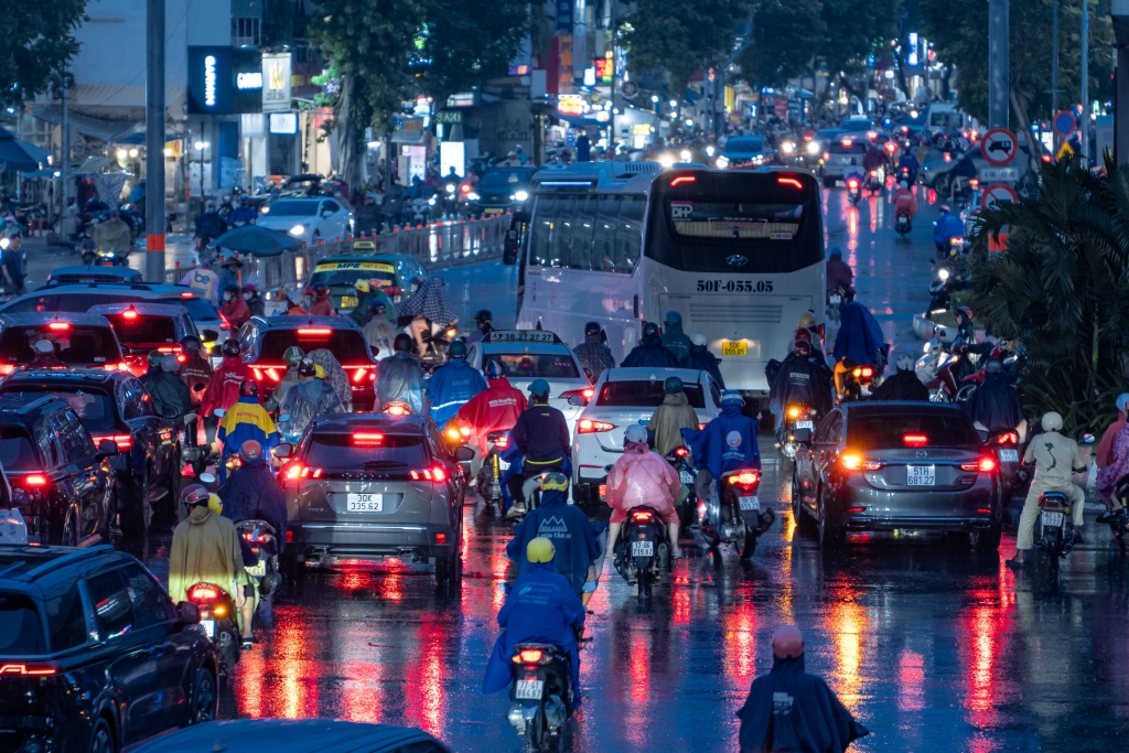 Dông mạnh đang kéo đến, cảnh báo mưa đá tại Củ Chi, Thủ Đức và nhiều quận huyện TP.HCM