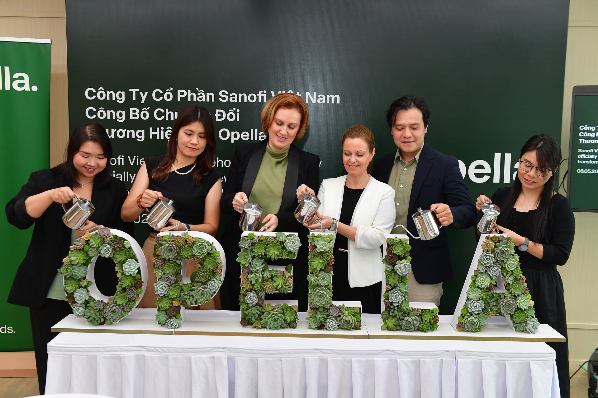 nhân viên công ty Opella Việt Nam - mảng chăm sóc sức khỏe tách ra từ Sanofi